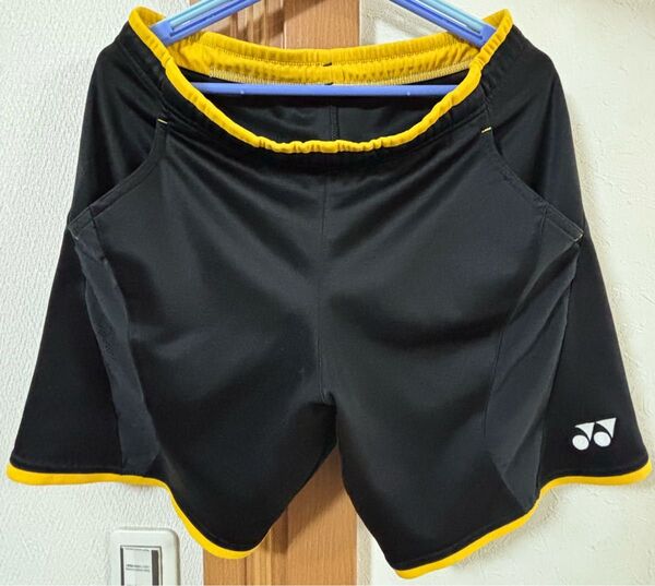 YONEX ヨネックスハーフパンツ 黒×黄 サイズL