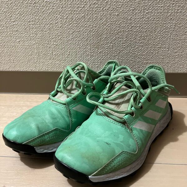 adidasサッカーシューズ23㎝