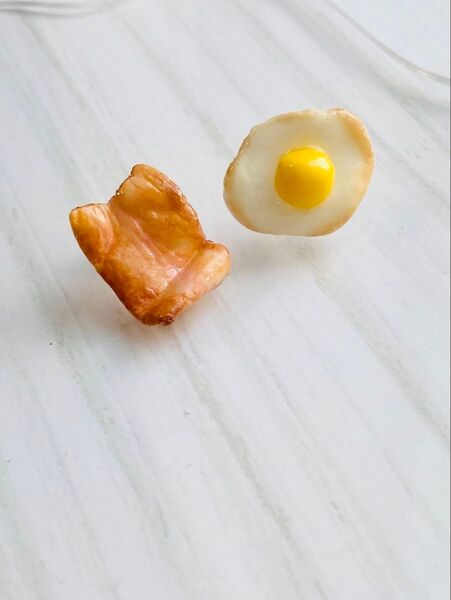 朝ごはん 目玉焼き・ベーコン 樹脂粘土ピアス