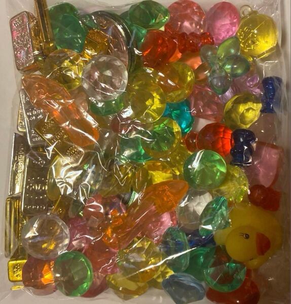 まとめ売り 83個セット アクリル宝石 小判 メダル 宝石