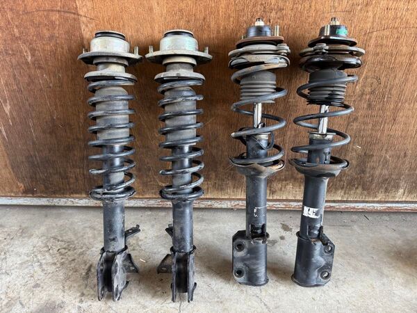 サスペンション ショック ストラット 左右セット 2WD
