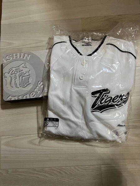 【新品】阪神タイガース ユニホーム M〜Lサイズ 男女兼用 ユニセックス