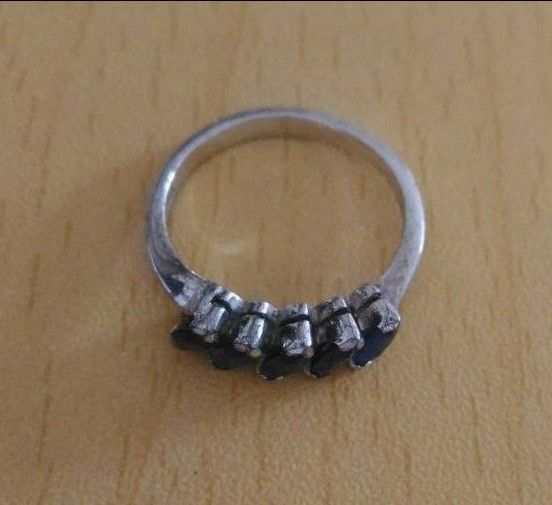 黒い石の指輪 リング 女性婦人レディースファッションアクセサリー 状態良い
