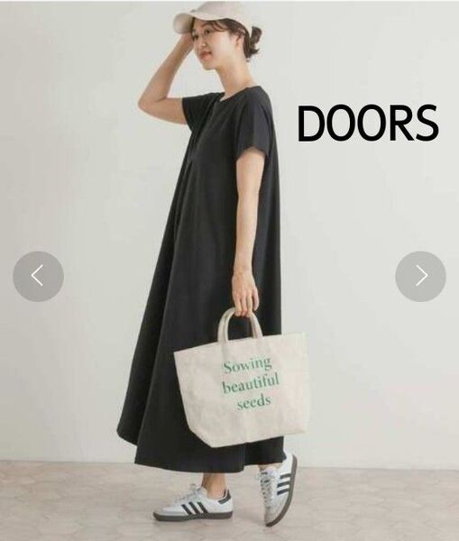 【新品タグ付き】URBAN RESEARCH DOORS ◆ タックフレアカットワンピース ブラック 半袖
