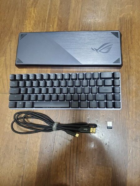 ASUS ROG FALCHION M601ゲーミング コンパクト無線キーボード