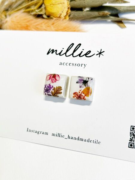 フラワー 花 ビオラ アンティーク イヤリング タイル ピアス 春 小さい ペイント 可愛い 小さいピアス
