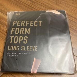 パーフェクトフォームトップス ロングスリーブ LAVA ラバ リントスル ブラック ヨガウェア 黒 着圧レギンス