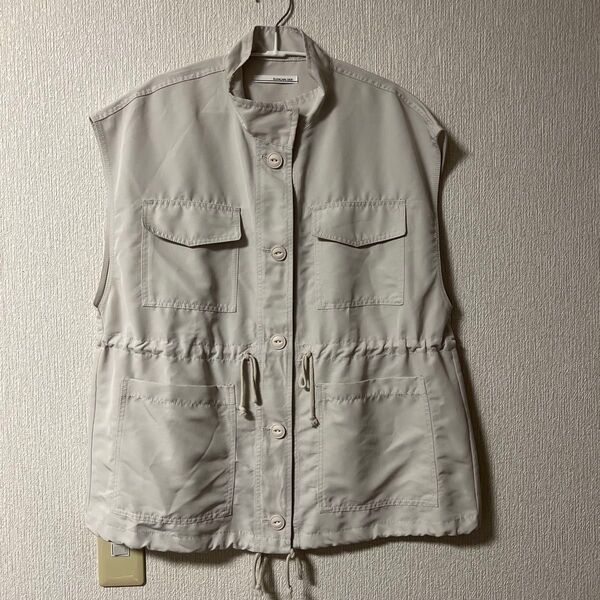 ELECARE DUEアイボリー ベスト