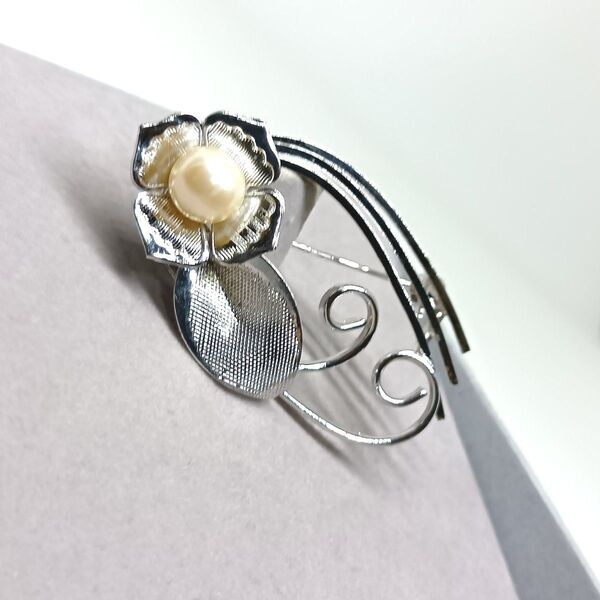 【美品】レトロ 貝パール シルバーブローチ 花と葉のデザイン