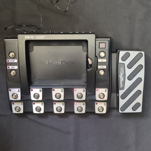 DigiTech iPB-10 PROGRAMMABLE PEDALBOARD