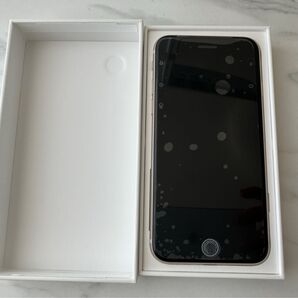 【未使用品】iPhone SE3 64GB スターライト