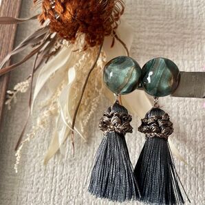 くすみカラータッセルピアス 【 Phare 】
