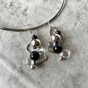 シルバー×ブラック うねりピアス 【Beans】