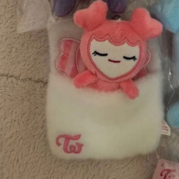 TWICE モモ LOVELYS ぬいぐるみ おふとんリールパスケース