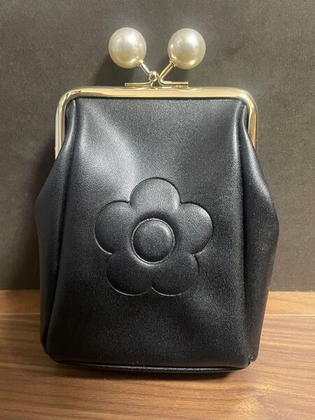 【最終値下げ】MARY QUANT エンボスデイジーパール ガマ口マルチポーチ(ブラック)