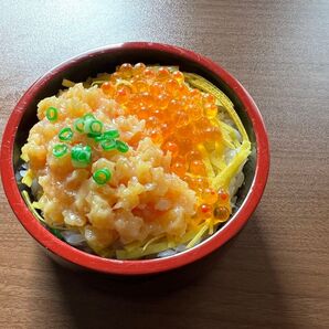 いくらネギトロ丼 食品サンプル