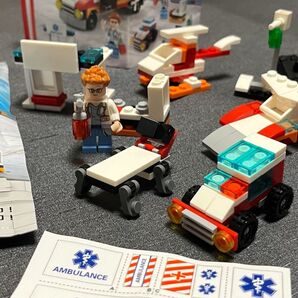 ★6in1 救急車xシティバトル メディカルレスキューセット 122pcs LEGO互換 知育玩具 ミニフィグ1体付