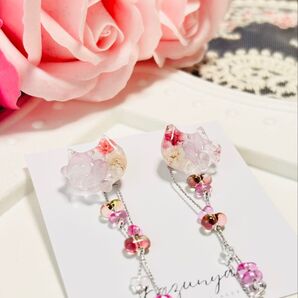 桜ねこのロングピアス レジン ハンドメイド