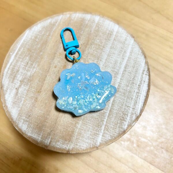 レジンキーホルダー 水色シェル