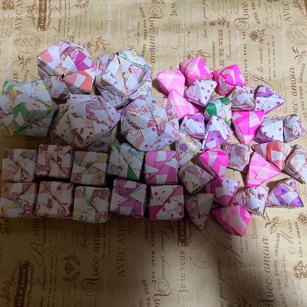 折り紙 くす玉、立方体、正六面体(三角形) 40個 ハンドメイド 保育園 児童館 幼稚園 老人ホーム 壁面飾り