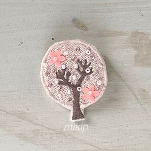 さくら 桜 春 まるい木 c ビーズ刺繍ブローチ