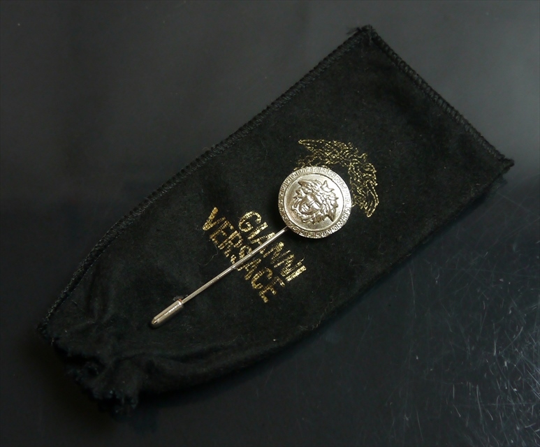 versace ピンの値段と価格推移は?|23件の売買データからversace ピン