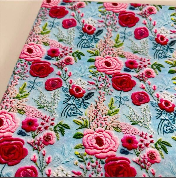 USAシーチング綿生地幅110cm×100cm.刺繍風ピンク薔薇