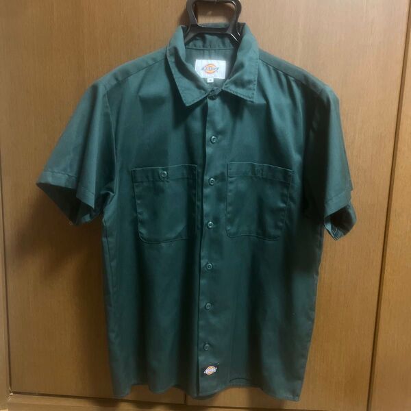 Dickies ダークグリーン半袖シャツ