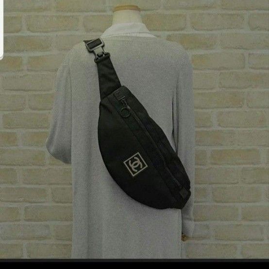 CHANEL ボディバッグ