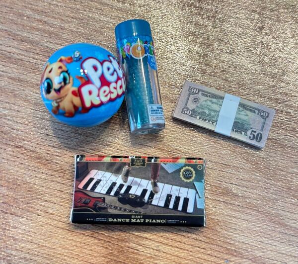 Toy mini brands