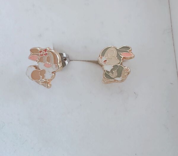 とんすけとミスバニーのピアス
