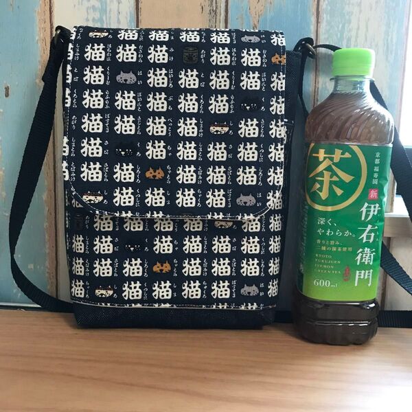 505 ネイビー 紺色 猫 漢字 和風 和柄 帆布 ハンドメイド スマホポーチ
