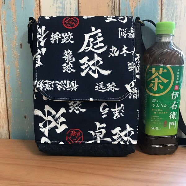 526 廃盤生地 スポーツ 漢字 紺色 デニム ハンドメイド スマホポーチ