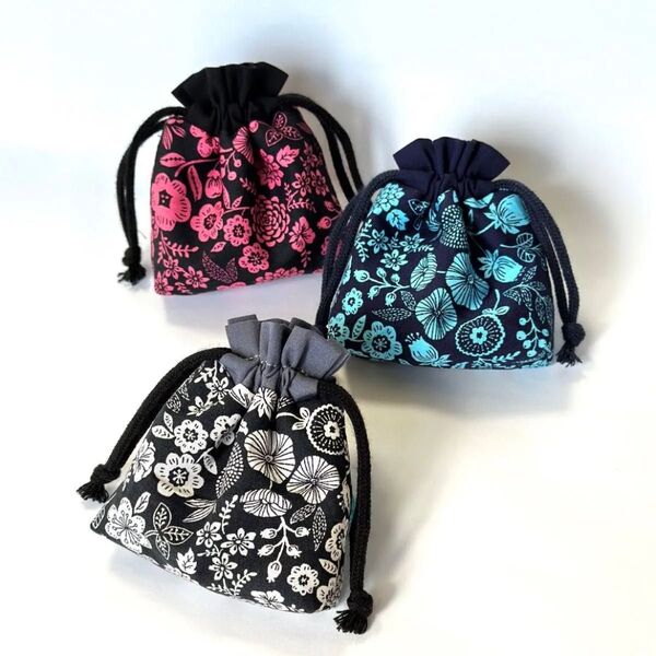 手のひらサイズのかわいい巾着 【花柄】巾着 北欧柄 ハンドメイド ミニ巾着 プレゼントにも