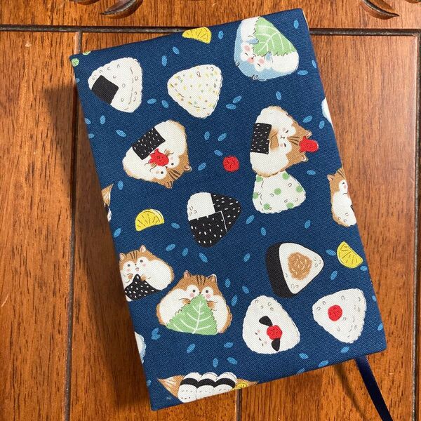 単行本サイズ KOKKAおにぎリス りす&シマエナガ柄ブックカバー☆ハンドメイド