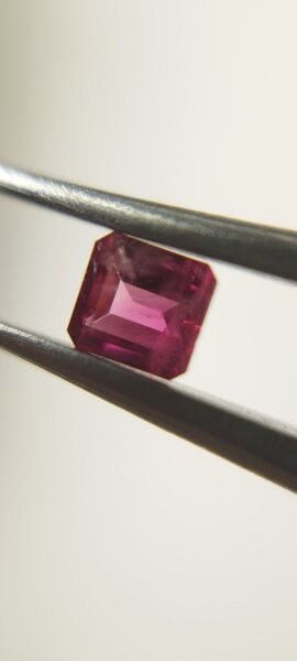 レッドベリル ルース 0.125ct
