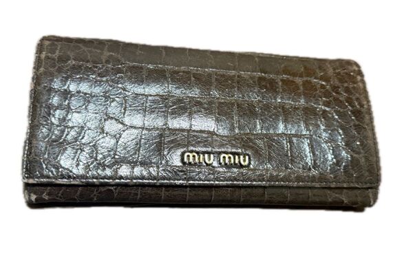 ミュウミュウmiumiu クロコ型 長財布