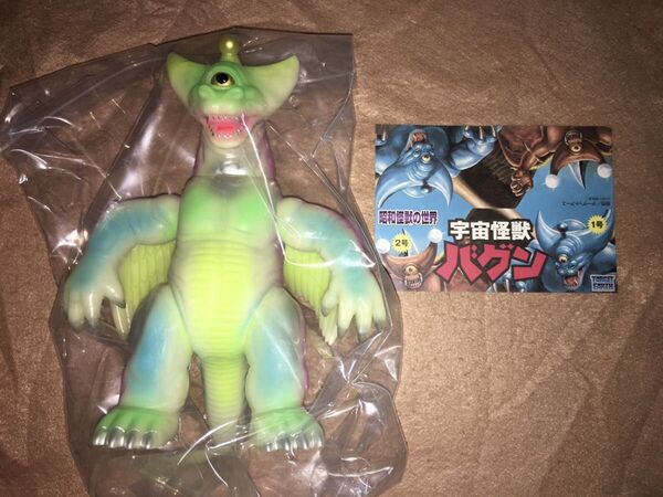 ターゲットアース バグン GID 蓄光 SKULL HEAD BUTT スカルヘッドバット marmit マーミット ソフビ ①