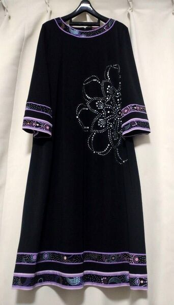 【未使用】レオナール 2024年 完売 カンカン ワンピース ベルスリーブ 黒 ゆったり42