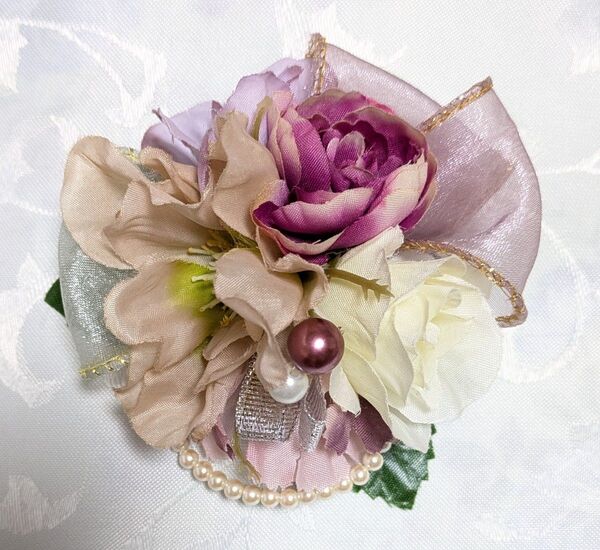 少し小ぶり清楚な コサージュ ハンドメイド パール 花 卒業式 入学式 結婚