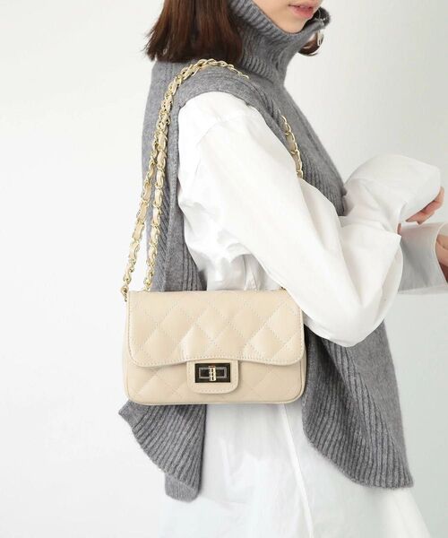 【AULENTTI 】オウレンティ キルティング チェーンミニショルダーバッグ 白
