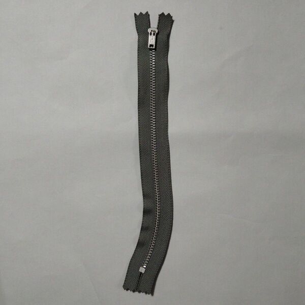 YKK ミトラ 3Y 金属カーブファスナー 22cm 577 グレー スラックス