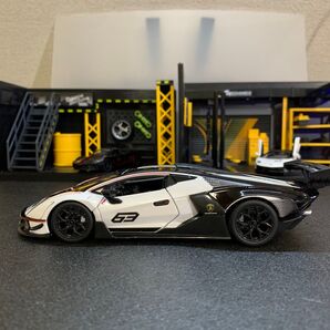 87 ランボルギーニSC V12 1/24スケール 重量感があるダイキャストミニカー ドア開閉