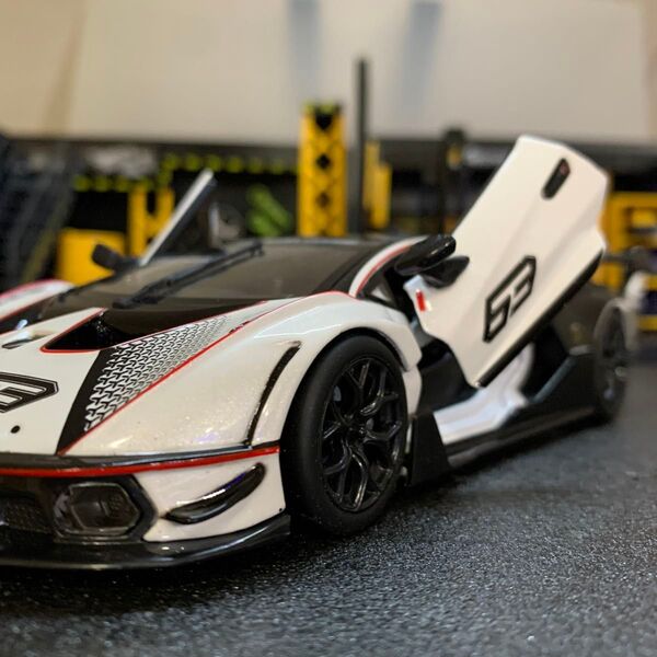 87 ランボルギーニSC V12 1/24スケール 重量感があるダイキャストミニカー ドア開閉