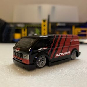 96 美品 ハイエース アドバンカラー 1/64スケール ダイキャストミニカー
