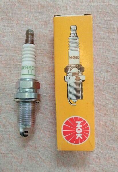 NGKスパークプラグ BKR6EYA-11新品 1個
