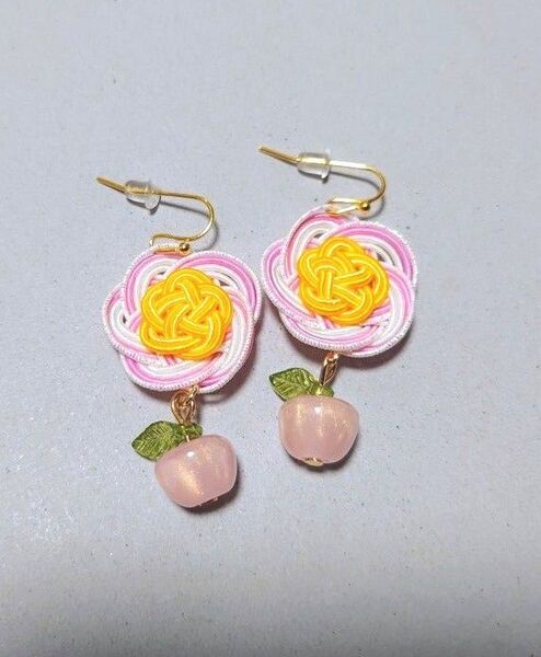 りんごのピアス 水引 カメリア ハンドメイド