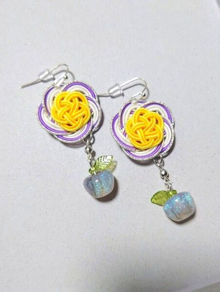 りんごピアス 水引 カメリア ハンドメイド