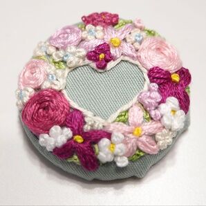 221 ハンドメイド 刺繍 ブローチ/髪ゴム/マグネット