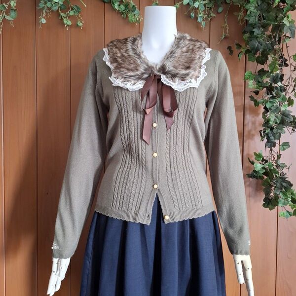 【美品】axes(アクシーズ)オリーブ色 ファー付きカーディガン ニット 長袖 トップス